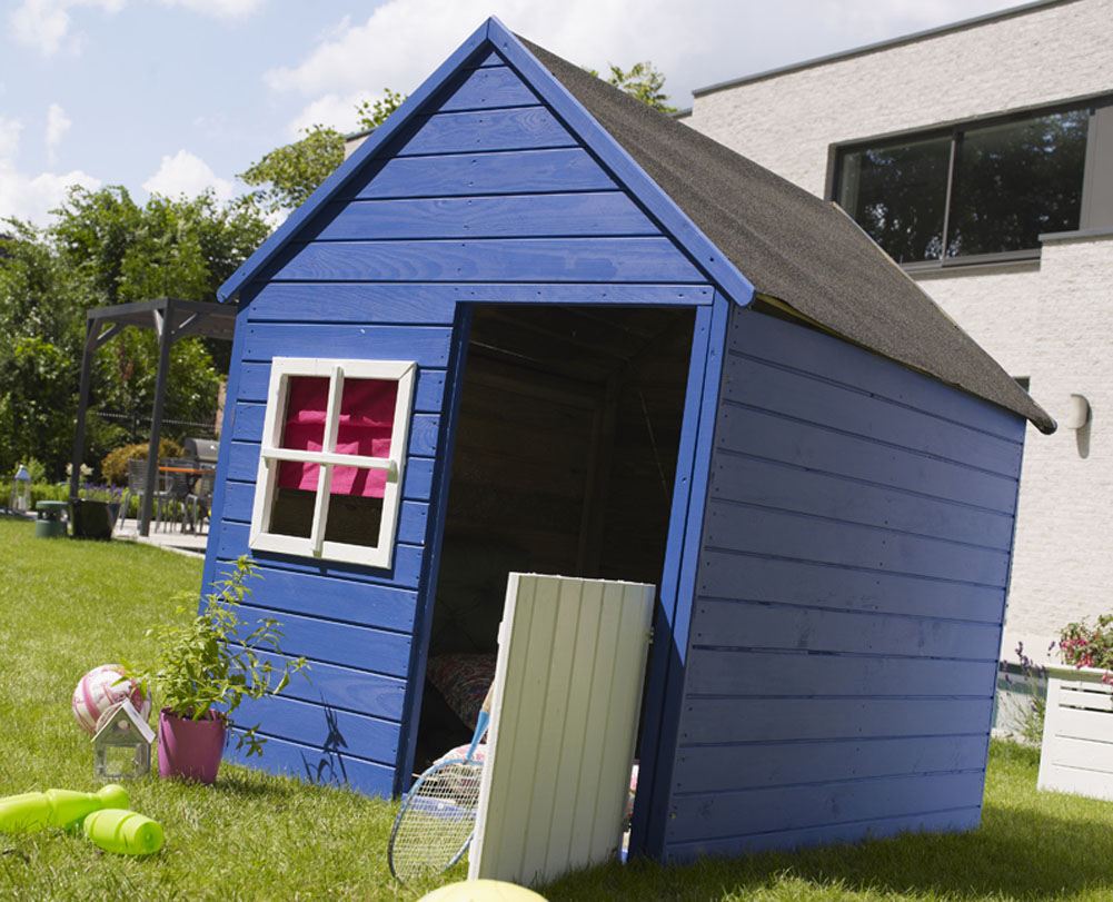 Una cabaña para jugar en el jardín